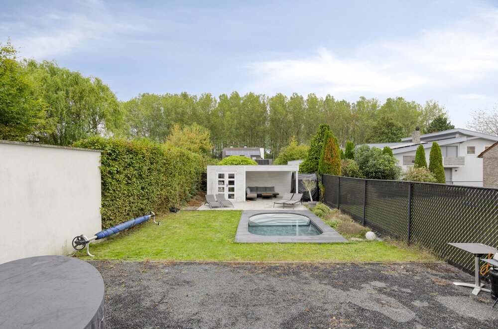 recent-gerenoveerde-halfopen-woning-met-zwembad-in-hofstade022.jpg