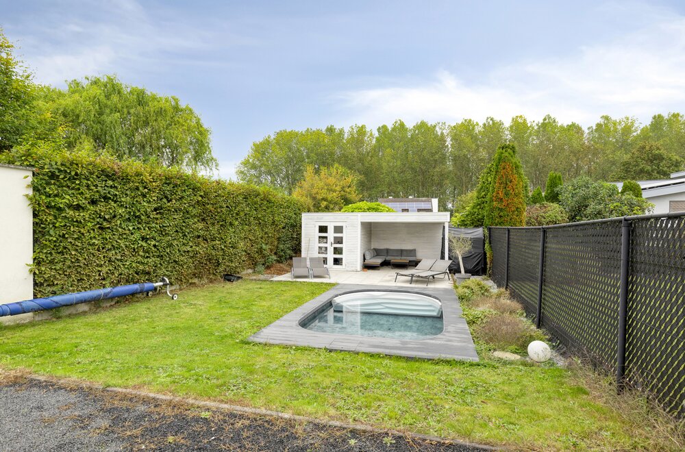 recent-gerenoveerde-halfopen-woning-met-zwembad-in-hofstade023.jpg