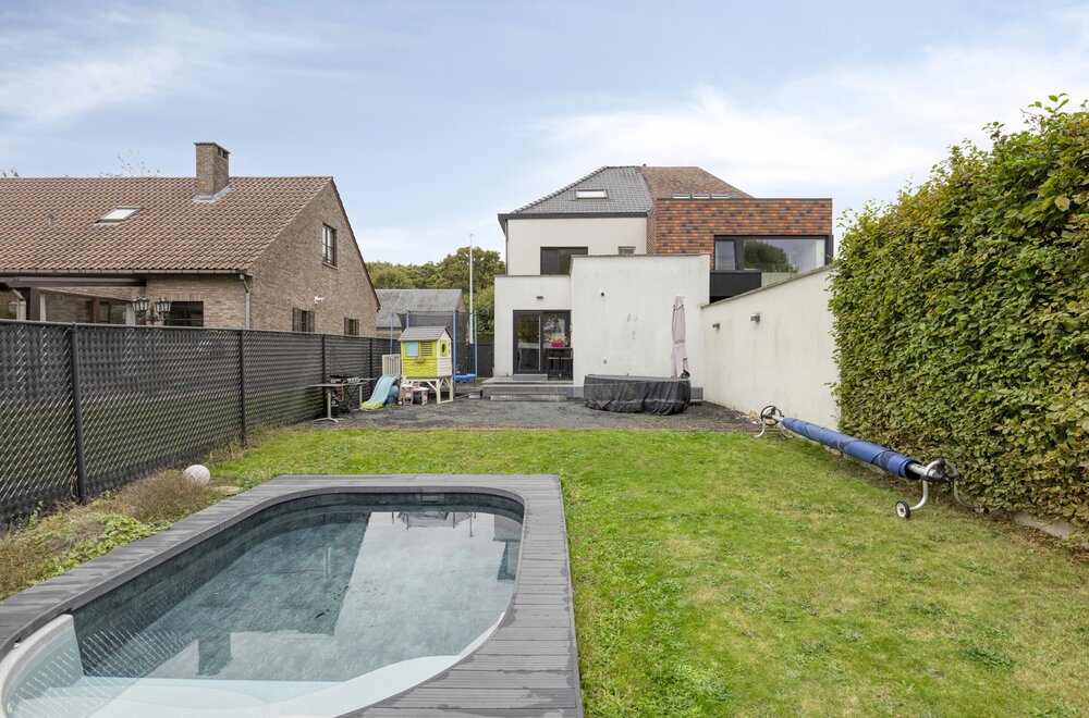 recent-gerenoveerde-halfopen-woning-met-zwembad-in-hofstade025.jpg
