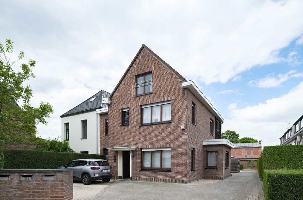 stijlvolle-kleinschalige-opbrengsteigendom-met-3-entiteiten-meerdere-parkeergelegenheden-en-tuin-nabij-de-sterre-en-het-station-gent-sint-pieters-001.jpg