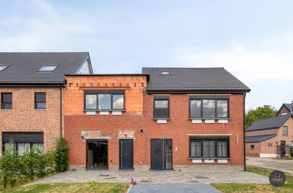riante-woning-met-6-slaapkamers-en-veel-parkeergelegenheid002.jpg