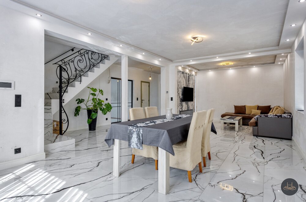 riante-woning-met-6-slaapkamers-en-veel-parkeergelegenheid006.jpg