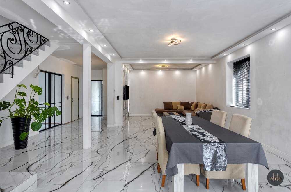 riante-woning-met-6-slaapkamers-en-veel-parkeergelegenheid007.jpg