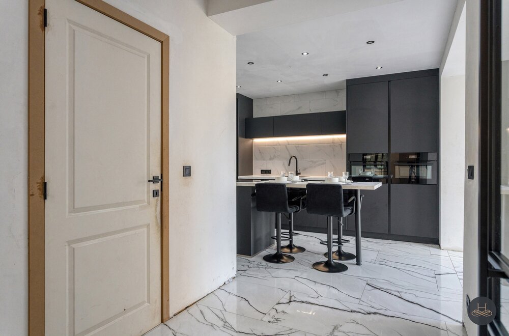 riante-woning-met-6-slaapkamers-en-veel-parkeergelegenheid012.jpg