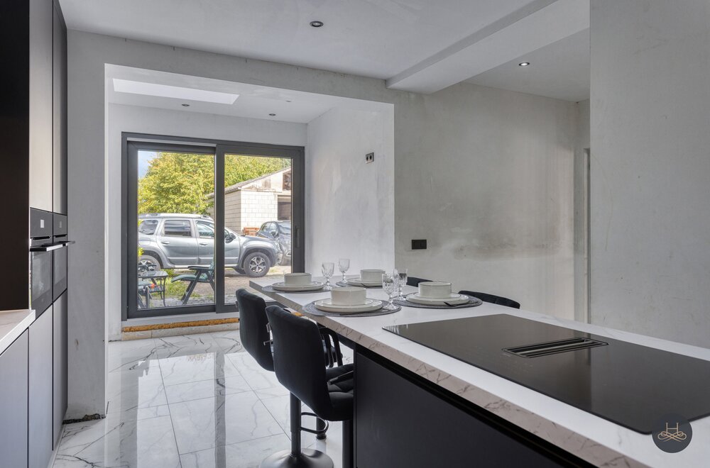 riante-woning-met-6-slaapkamers-en-veel-parkeergelegenheid016.jpg