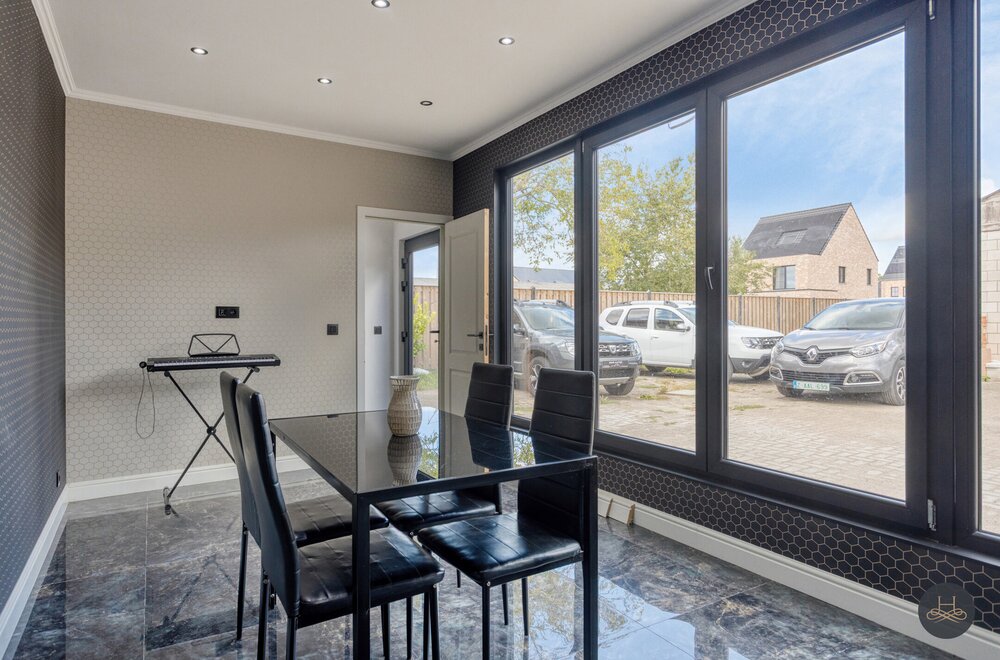 riante-woning-met-6-slaapkamers-en-veel-parkeergelegenheid022.jpg