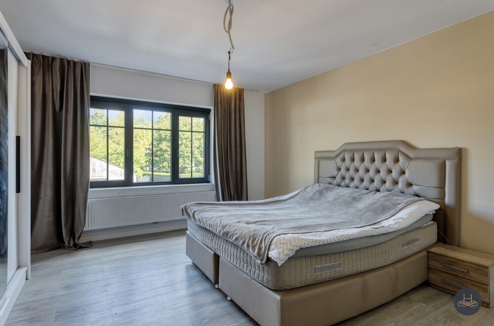 riante-woning-met-6-slaapkamers-en-veel-parkeergelegenheid023.jpg