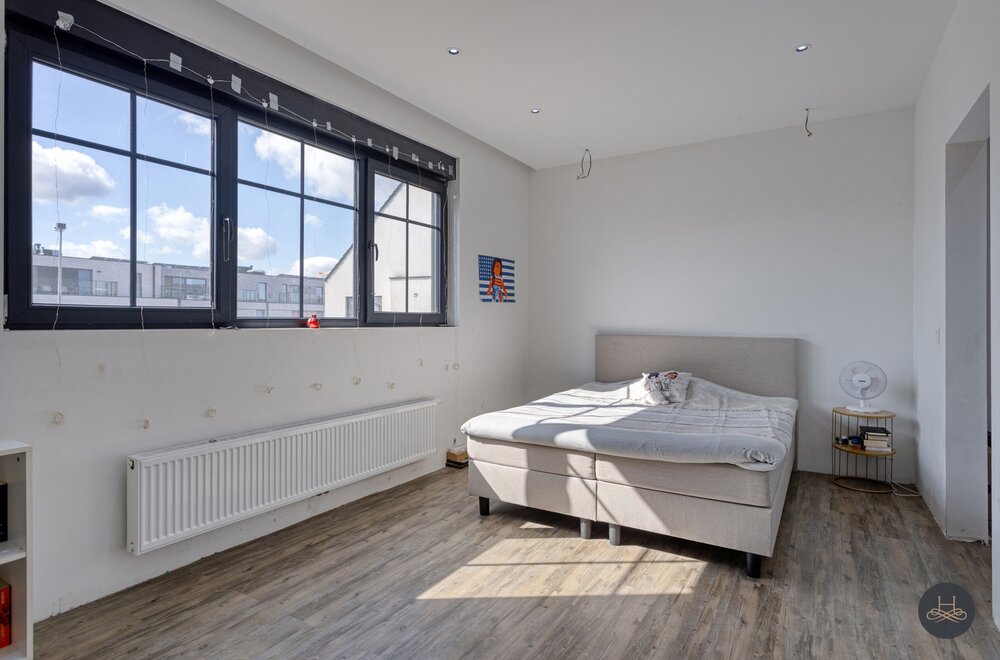 riante-woning-met-6-slaapkamers-en-veel-parkeergelegenheid025.jpg