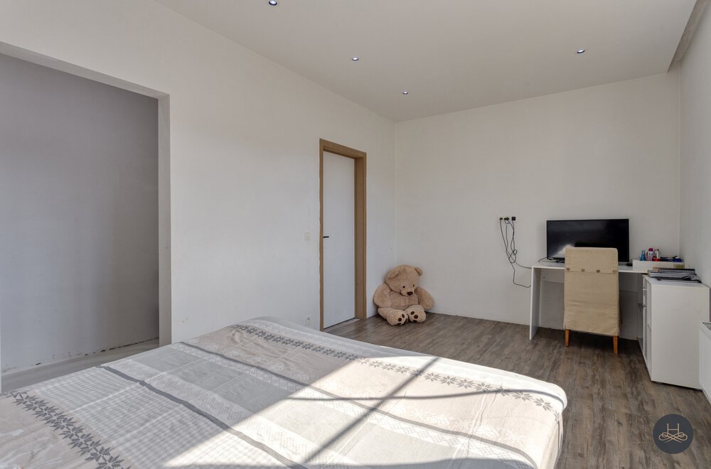 riante-woning-met-6-slaapkamers-en-veel-parkeergelegenheid026.jpg