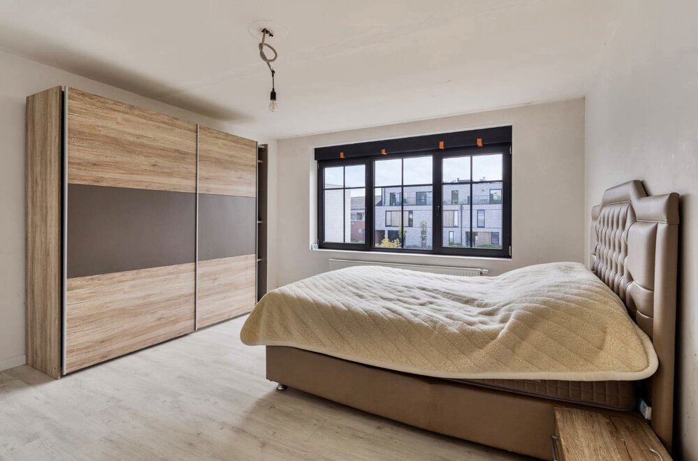 riante-woning-met-6-slaapkamers-en-veel-parkeergelegenheid027.jpg