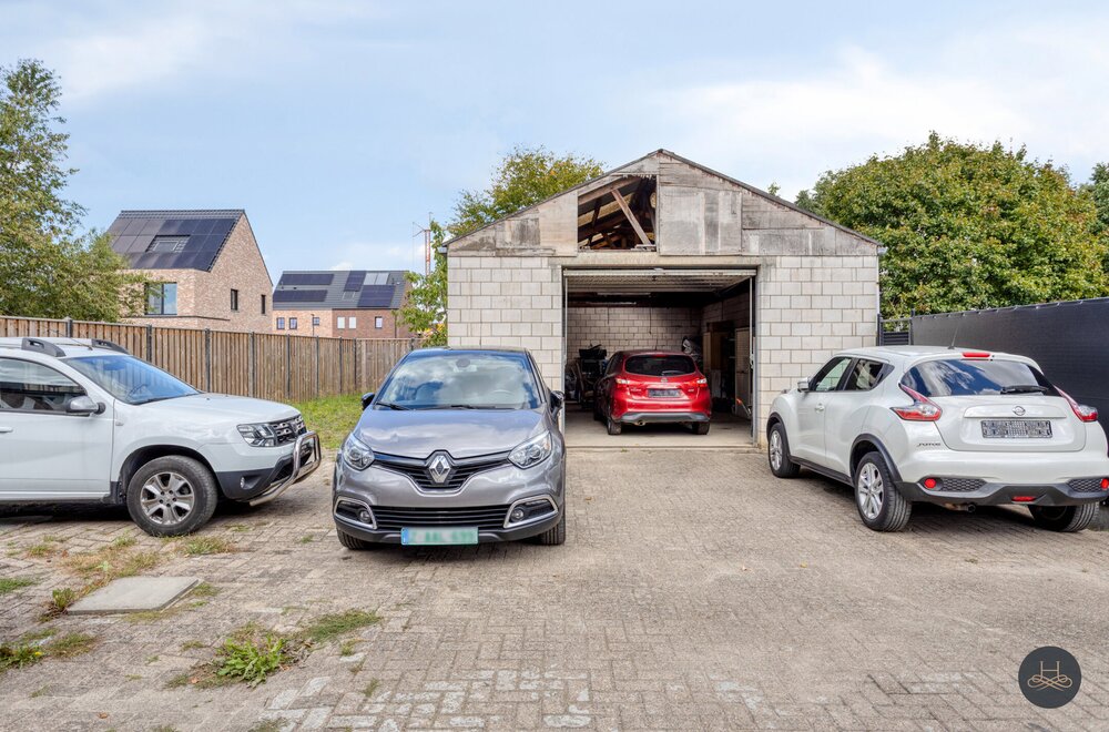 riante-woning-met-6-slaapkamers-en-veel-parkeergelegenheid044.jpg