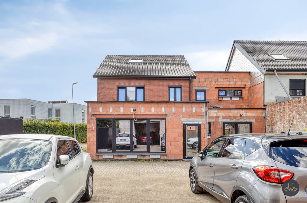 riante-woning-met-6-slaapkamers-en-veel-parkeergelegenheid046.jpg