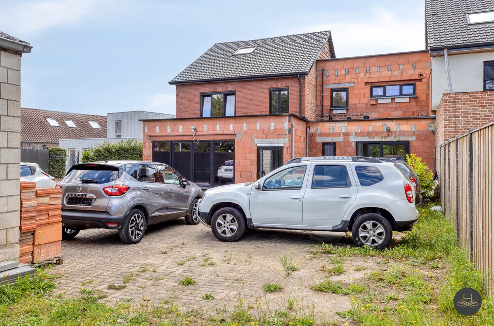 riante-woning-met-6-slaapkamers-en-veel-parkeergelegenheid049.jpg