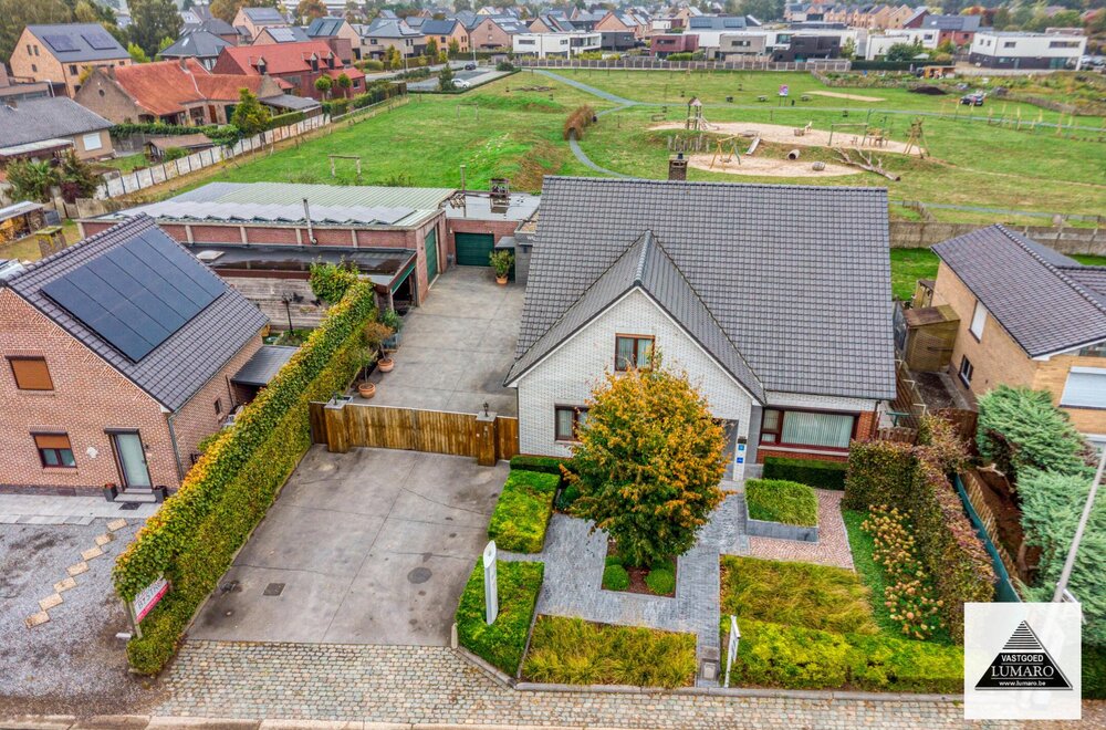 villa-met-8-10-slaapkamers-zaal-magazijn-terras-garage-030.jpg