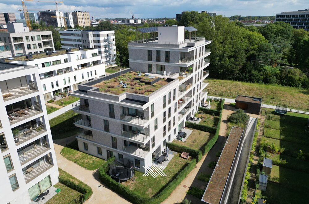 schakelwoning-met-3-slaapkamers-en-tuin-in-groen-woonpark-te-gent016.jpg