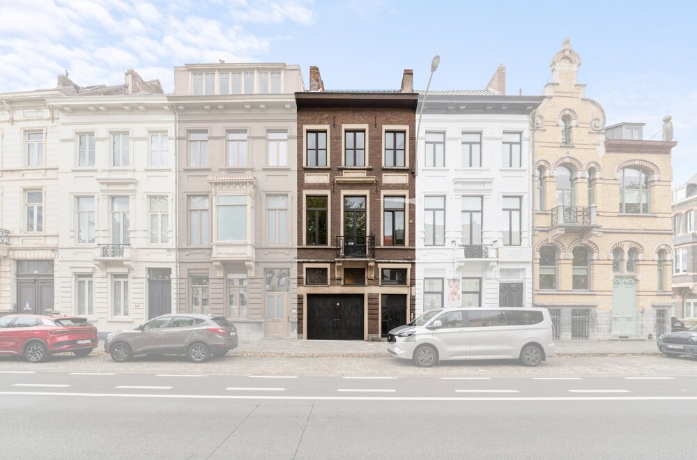 uniek-herenhuis-te-koop-met-tuin-in-gent001.jpg