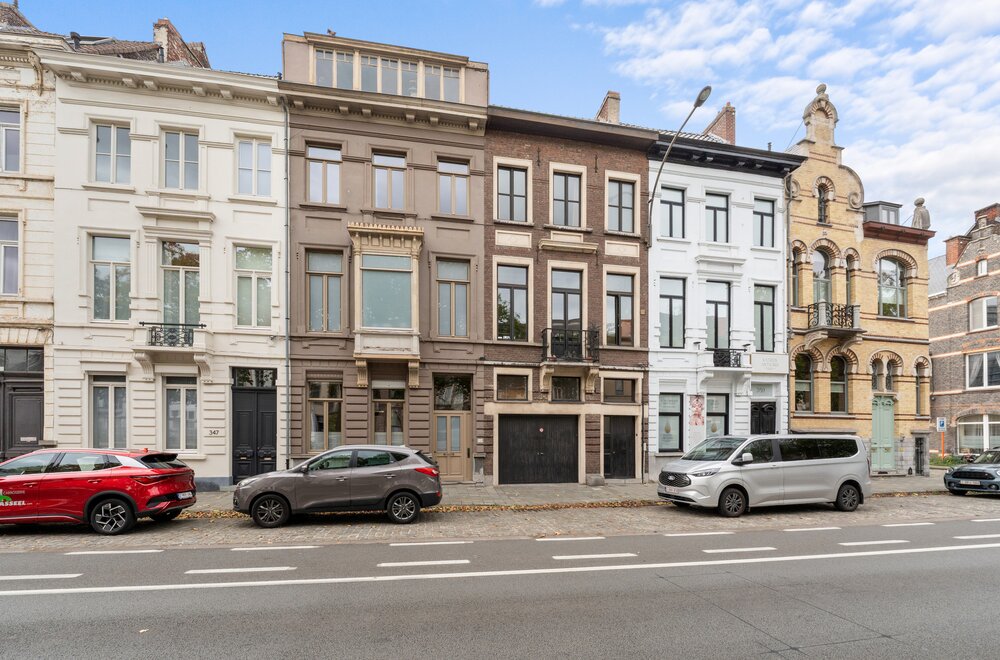 uniek-herenhuis-te-koop-met-tuin-in-gent002.jpg
