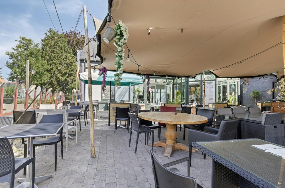 ruim-handelspand-met-prachtige-feestzaal-aan-molen-in-oelegem-002.jpg