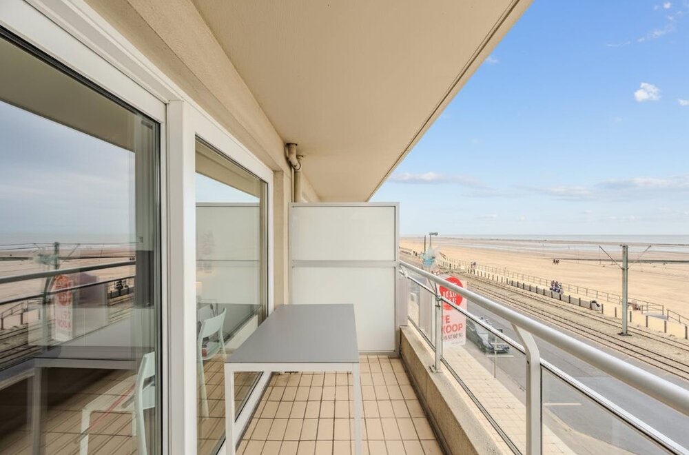 gerenoveerd-1-slaapkamerappartement-met-frontaal-zeezicht-002.jpg