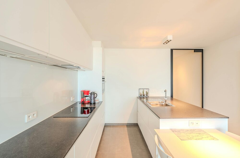 gerenoveerd-1-slaapkamerappartement-met-frontaal-zeezicht-006.jpg