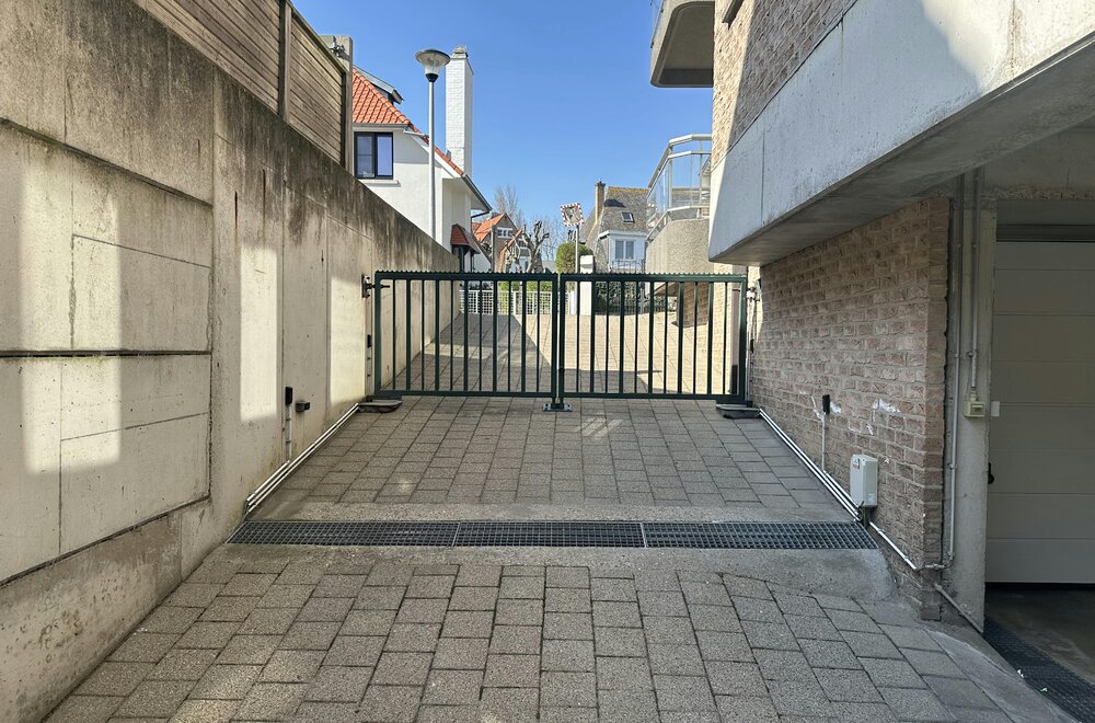 goedgelegen-garagebox-te-koop-te-centrum-westende-bad-006.jpg