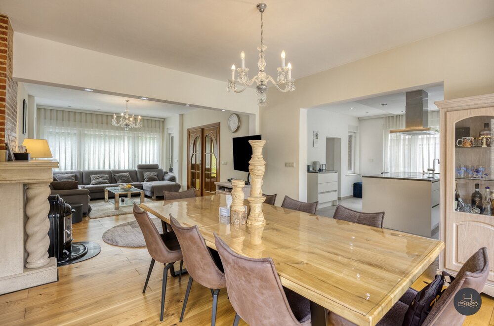 hoogwaardig-afgewerkte-ruime-gezinswoning-op-toplocatie002.jpg