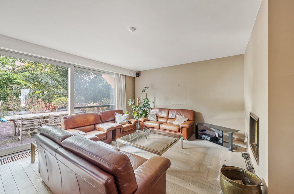 riante-seventies-dokterswoning-met-terras-en-tuin-op-gegeerde-locatie009.jpg