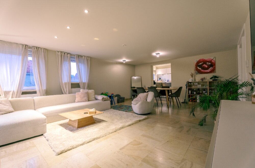 heel-ruim-appartement-175-m2-met-terras-van-35m2-in-sint-martens-latem003.jpg