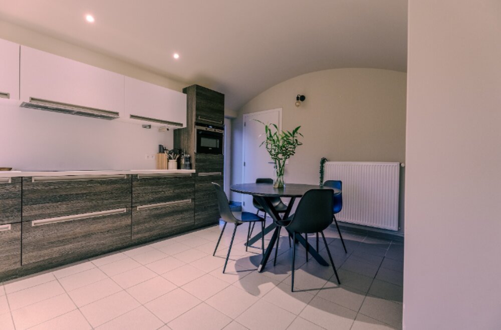 heel-ruim-appartement-met-terras-in-sint-martens-latem005.jpg