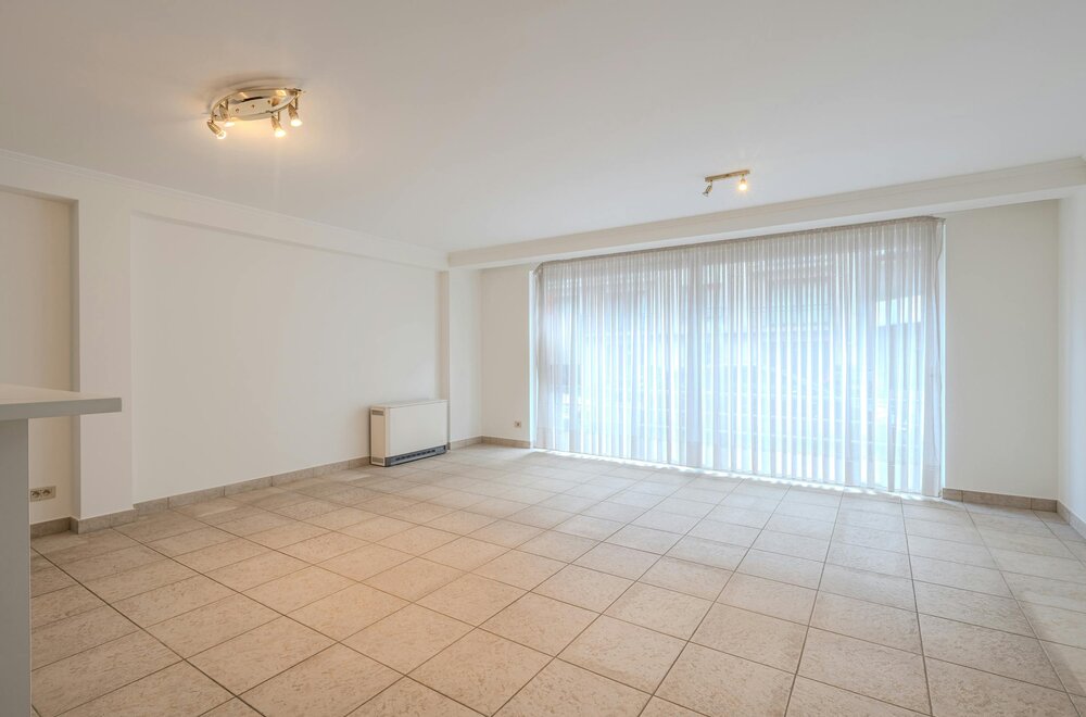 ruim-2-slaapkamer-appartement-vlakbij-casino-zeedijk002.jpg