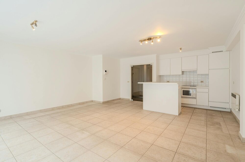 ruim-2-slaapkamer-appartement-vlakbij-casino-zeedijk007.jpg