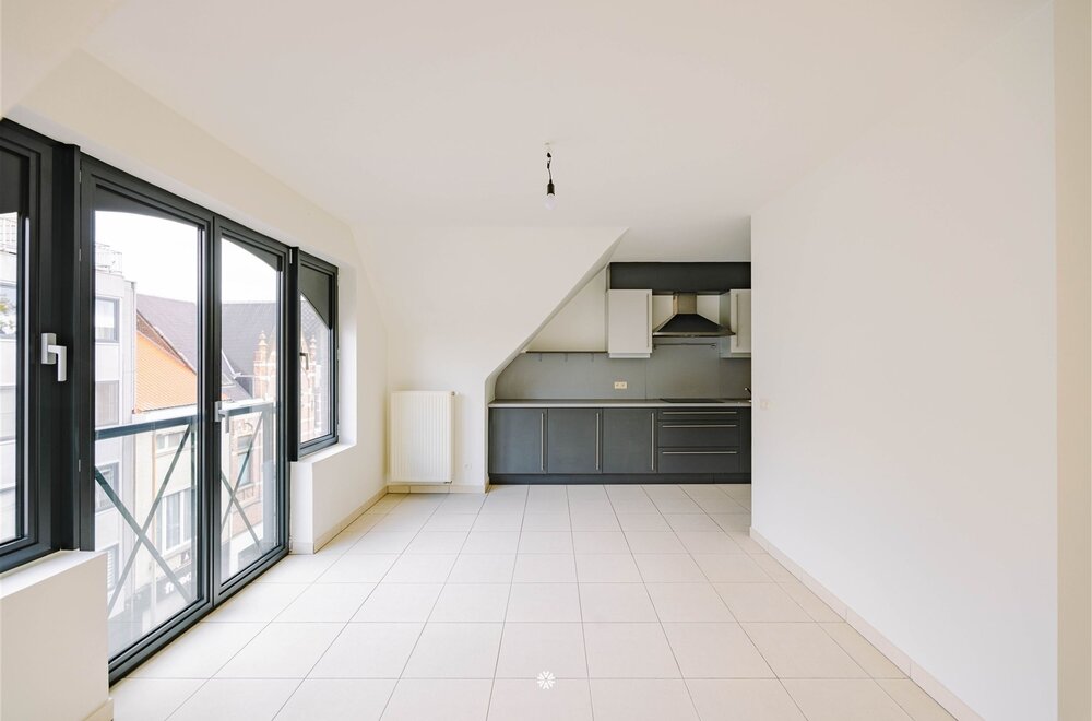 ruim-appartemement-met-3-slaapkamers-in-sint-niklaas003.jpg
