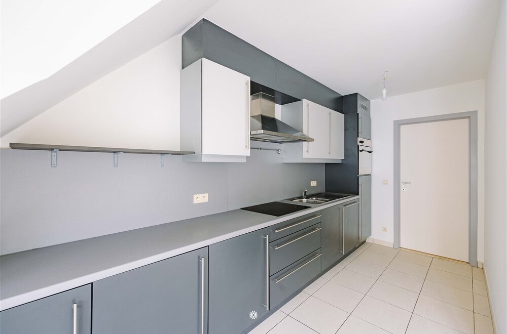 ruim-appartemement-met-3-slaapkamers-in-sint-niklaas004.jpg
