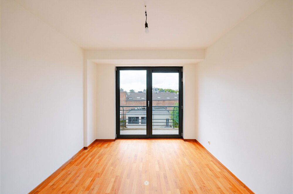 ruim-appartemement-met-3-slaapkamers-in-sint-niklaas008.jpg