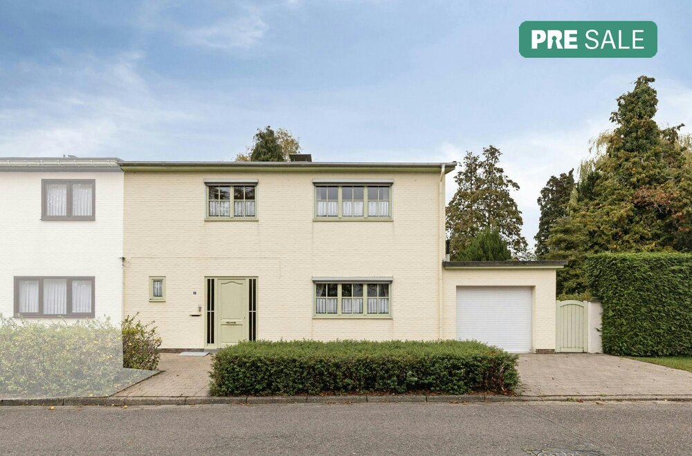 halfopen-woning-met-4-slpk-en-mooie-tuin-te-koop-in-kapellen001.jpg