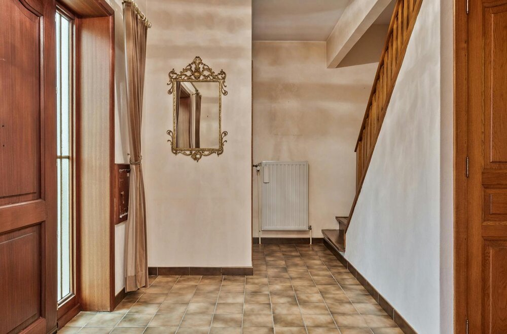 halfopen-woning-met-4-slpk-en-mooie-tuin-te-koop-in-kapellen003.jpg