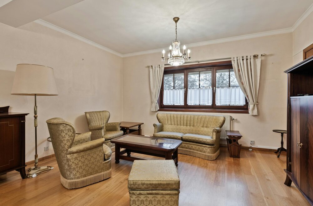 halfopen-woning-met-4-slpk-en-mooie-tuin-te-koop-in-kapellen005.jpg