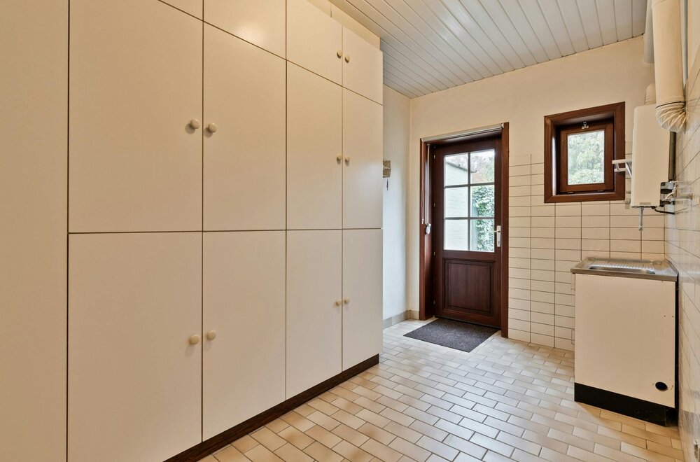 halfopen-woning-met-4-slpk-en-mooie-tuin-te-koop-in-kapellen010.jpg