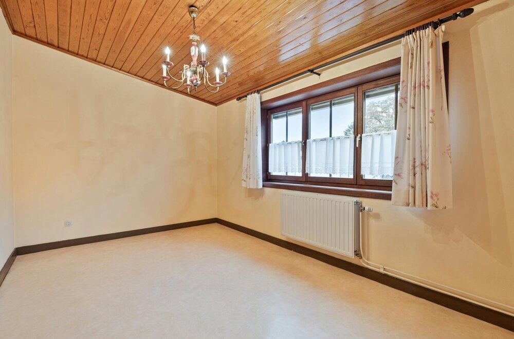 halfopen-woning-met-4-slpk-en-mooie-tuin-te-koop-in-kapellen014.jpg