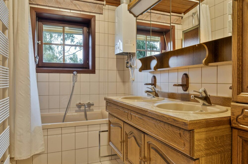 halfopen-woning-met-4-slpk-en-mooie-tuin-te-koop-in-kapellen016.jpg