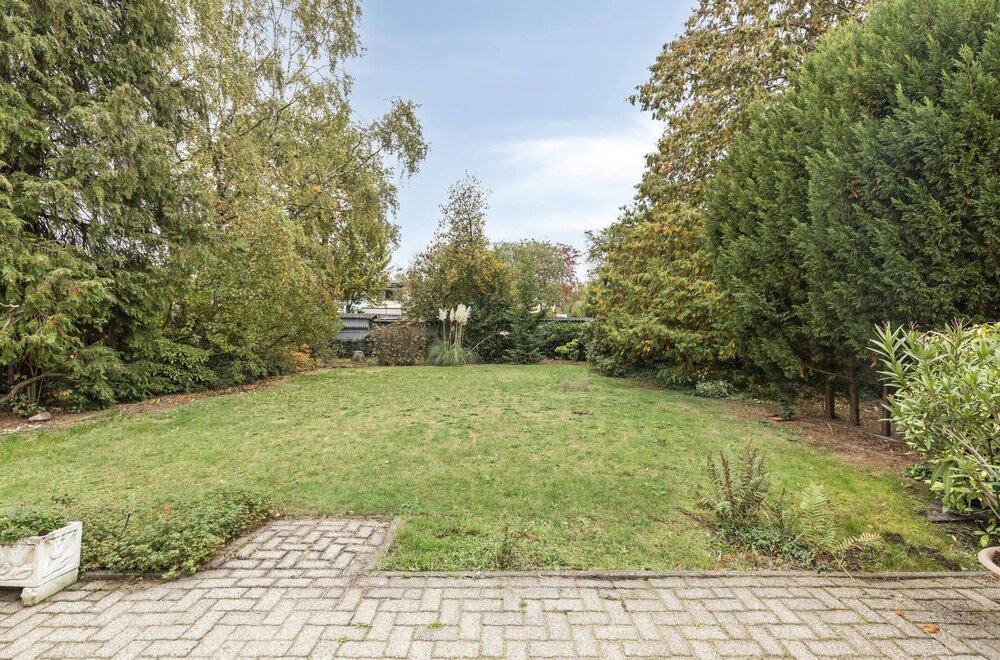 halfopen-woning-met-4-slpk-en-mooie-tuin-te-koop-in-kapellen020.jpg