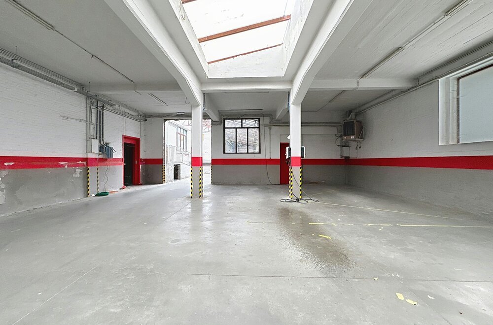 magazijn-te-koop-met-tot-20-autostaanplaatsen-in-terhagen003.jpg magazijn-te-koop-met-tot-20-autostaanplaatsen-in-terhagen003.jpg
