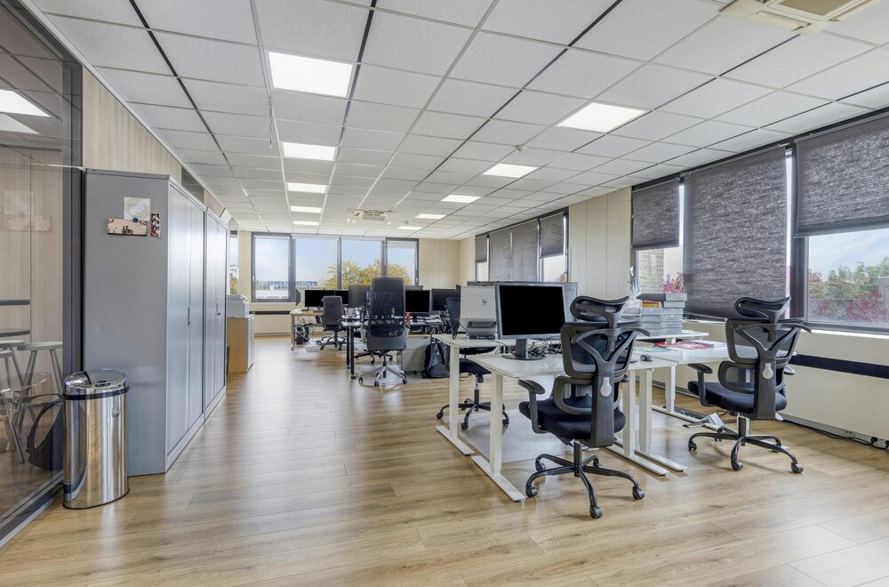 verhuurd-kantoor-met-6-staanplaatsen-te-koop-in-zaventem003.jpg verhuurd-kantoor-met-6-staanplaatsen-te-koop-in-zaventem003.jpg