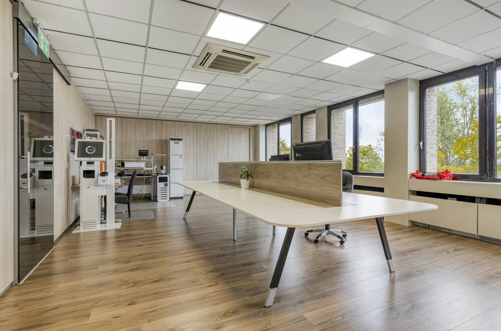 verhuurd-kantoor-met-6-staanplaatsen-te-koop-in-zaventem007.jpg verhuurd-kantoor-met-6-staanplaatsen-te-koop-in-zaventem007.jpg
