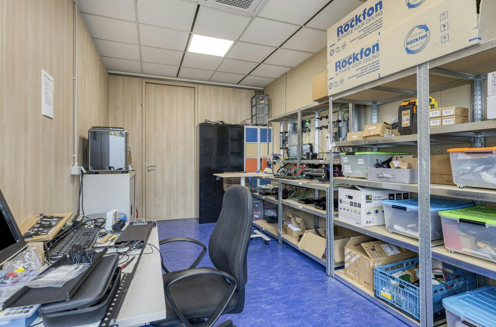 verhuurd-kantoor-met-6-staanplaatsen-te-koop-in-zaventem013.jpg verhuurd-kantoor-met-6-staanplaatsen-te-koop-in-zaventem013.jpg