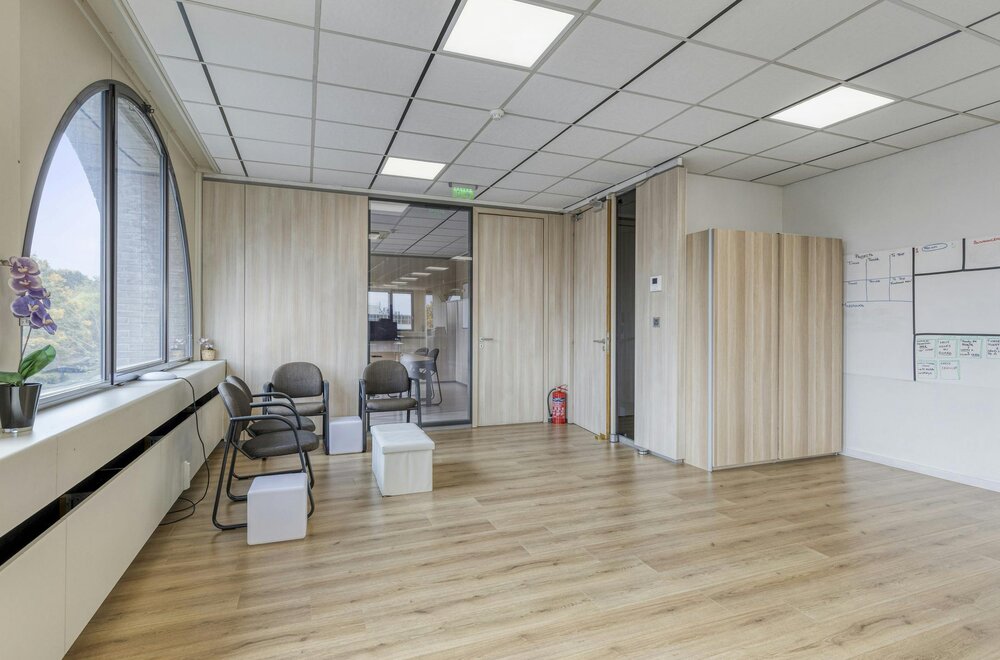 verhuurd-kantoor-met-6-staanplaatsen-te-koop-in-zaventem014.jpg verhuurd-kantoor-met-6-staanplaatsen-te-koop-in-zaventem014.jpg