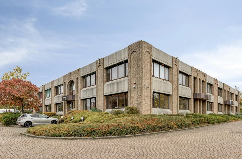 verhuurd-kantoor-met-6-staanplaatsen-te-koop-in-zaventem019.jpg verhuurd-kantoor-met-6-staanplaatsen-te-koop-in-zaventem019.jpg