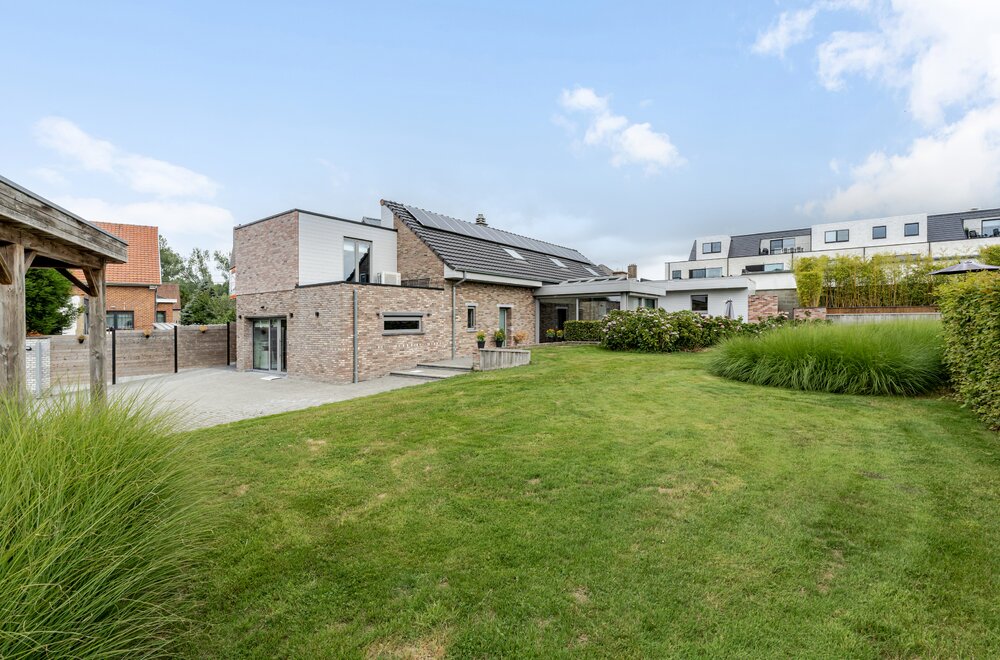 exclusieve-villa-met-6-slaapkamers-en-grote-tuin001.jpg exclusieve-villa-met-6-slaapkamers-en-grote-tuin001.jpg