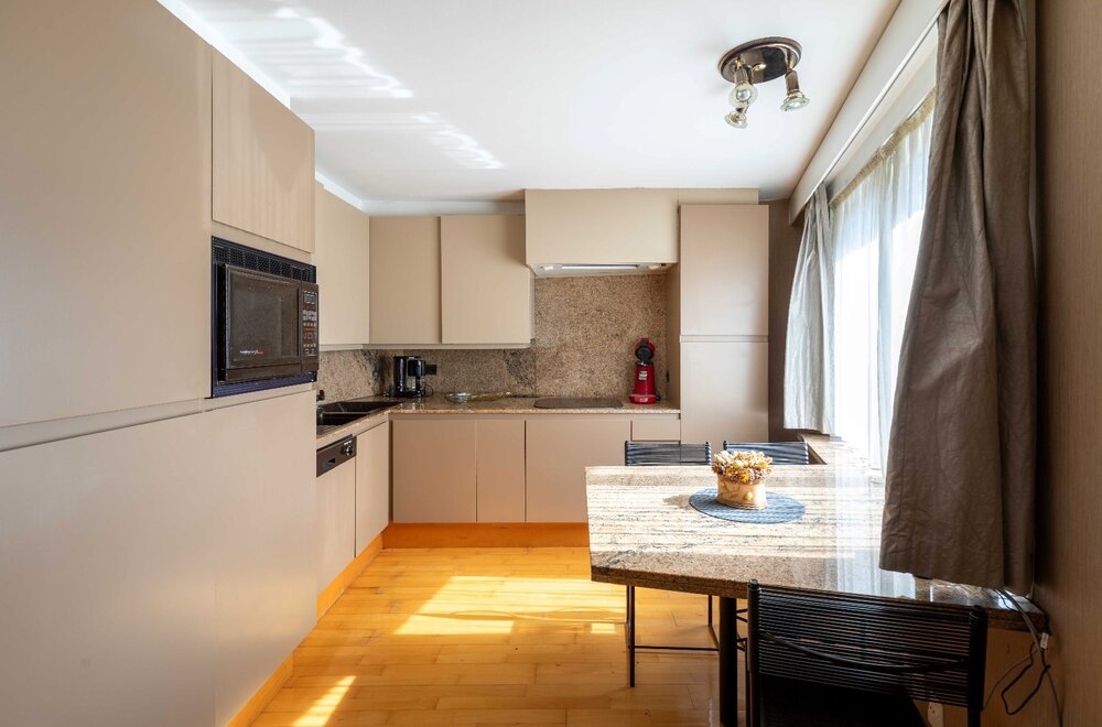 opbrengsteigendom-met-handelszaak-atelier-en-3-woningen-016.jpg opbrengsteigendom-met-handelszaak-atelier-en-3-woningen-016.jpg