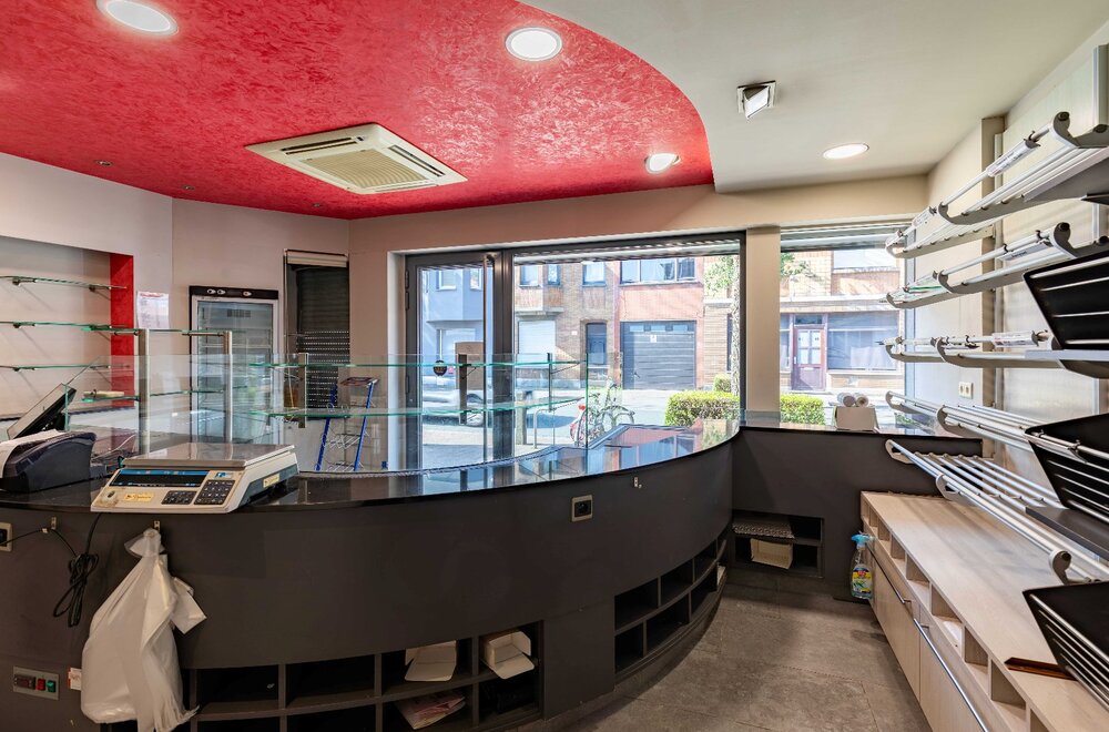 opbrengsteigendom-met-handelszaak-atelier-en-3-woningen003.jpg opbrengsteigendom-met-handelszaak-atelier-en-3-woningen003.jpg